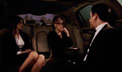 kiss是亲,ass是屁股,但kissherass可不是“kiss她屁股”