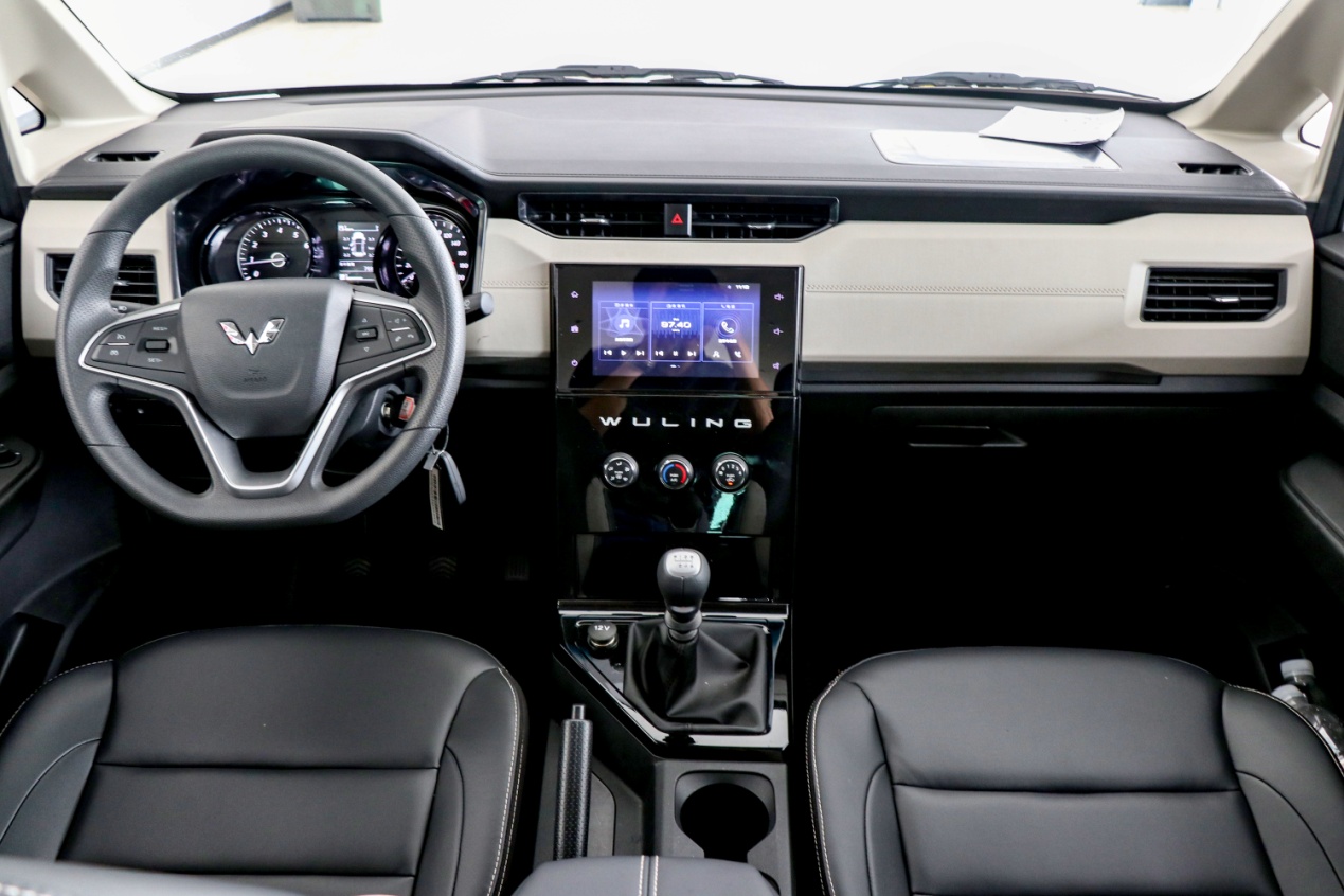 江淮瑞风m3自动挡落地价五菱宏光,五菱宏光plus和江淮瑞风m3哪个好