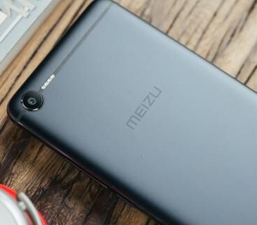 魅族和荣耀哪个值得买,选购小米魅蓝荣耀千元机怎么选