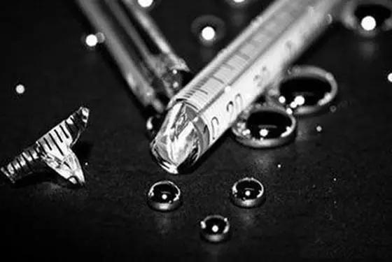 避免摔破水银体温计,咬破水银温度计的首要措施