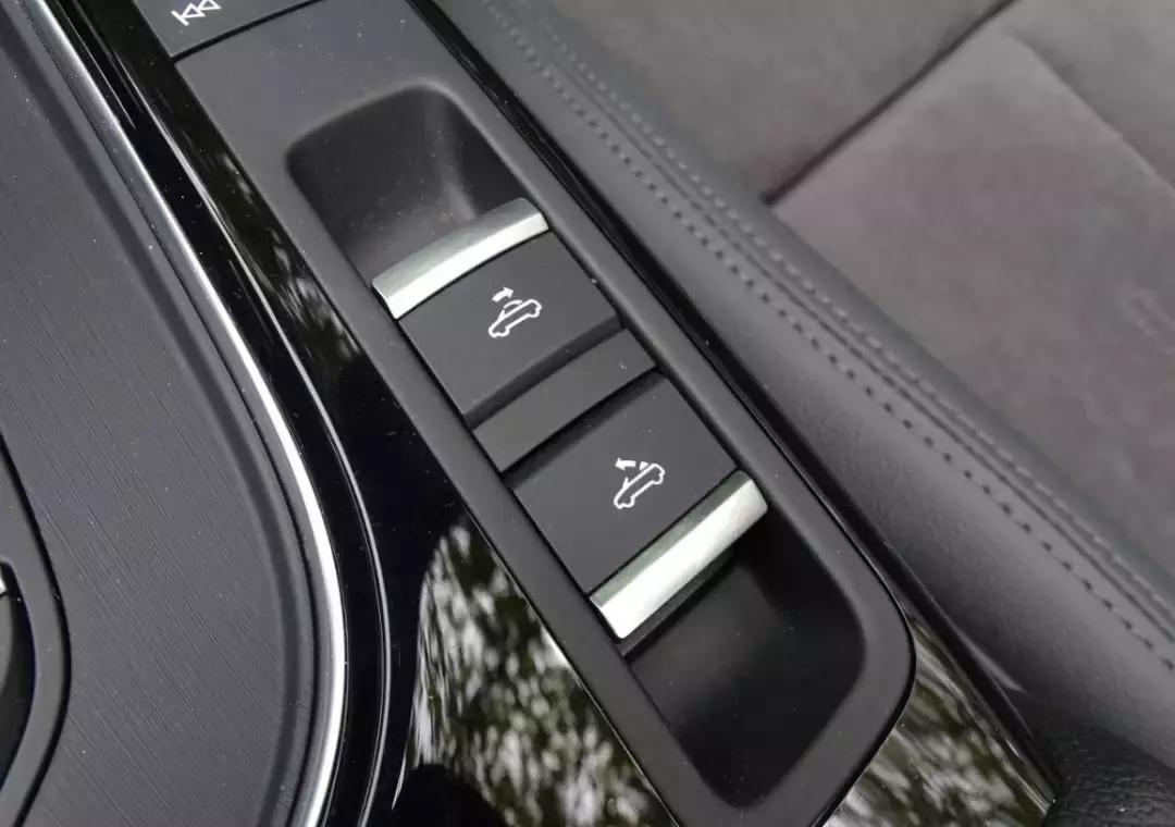 2018奥迪a5cabriolet敞篷2手,奥迪a5sportback45tfsi四驱版