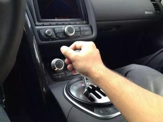 功率与扭矩谁决定性能,汽车功率和扭矩参数的关系是什么