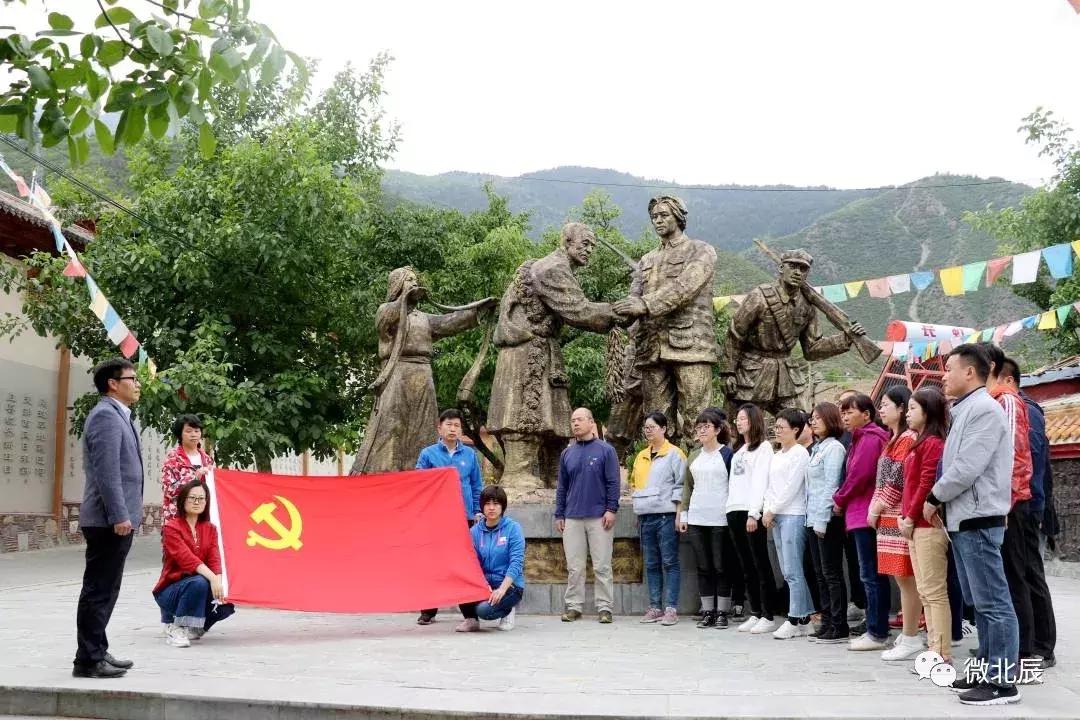 超燃现场燃爆全场校园,超震撼的快闪视频