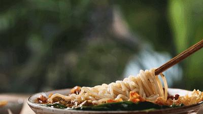 这么好吃的螺蛳粉原来秘密在这里,螺蛳粉卖到断货