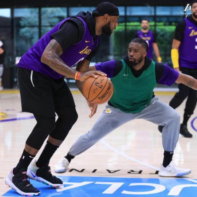 湖人2比0后詹姆斯评价库兹马,库兹马被詹姆斯抱怨