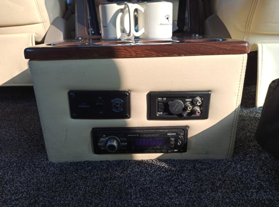 和埃尔法抗衡的保姆车,一百多万的保姆车埃尔法