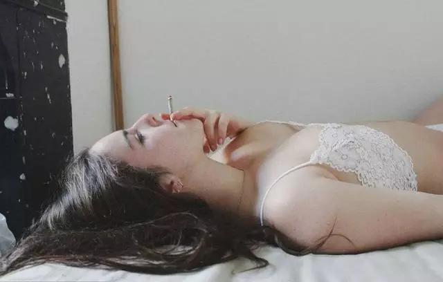 吸烟的十大秘密,吸烟上瘾是因为吸烟的姿势很迷人