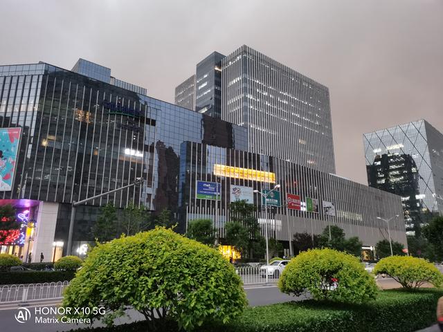 荣耀热门五款机型拍照对比：分别是Play4T/X10/30S/30/30Pro