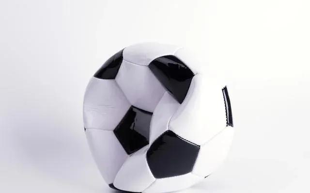 中国难道14亿人口就找不出十多个能踢好足球的人吗？