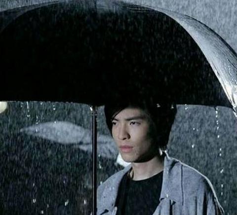 警察抓偷酒贼视频,浙江大妈生擒偷酒贼