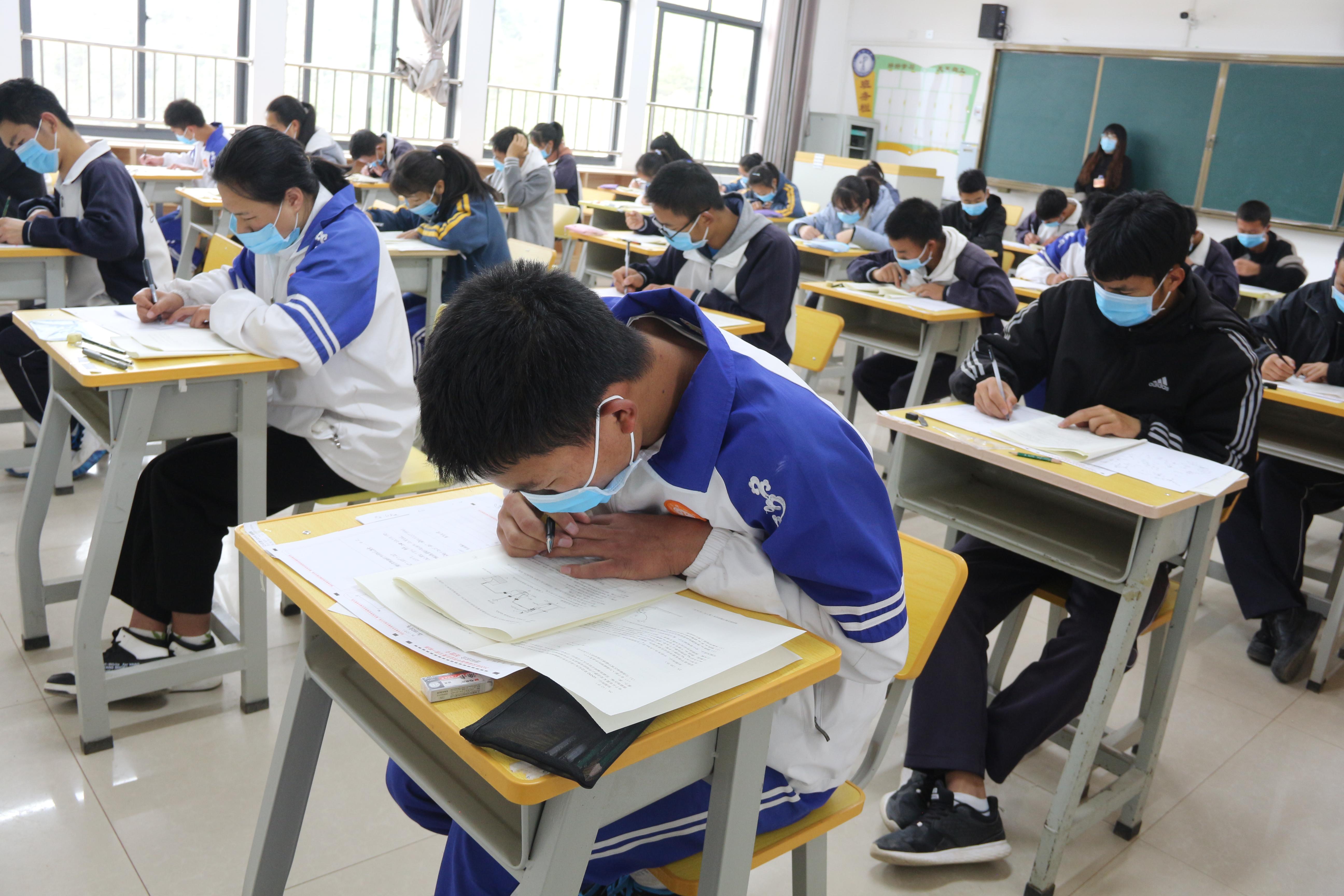 春日暖兰坪，阳光保险爱心助复学，保障学生健康安全