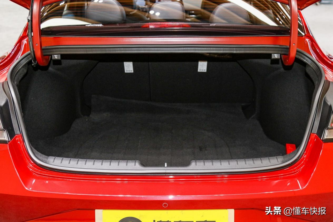 第七代伊兰特和全新伊兰特区别,第六代伊兰特对比第七代伊兰特