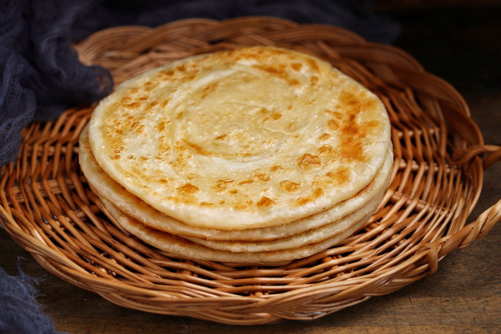 油饼怎么烙才能不糊又脆,烙油饼怎么做不硬又酥脆