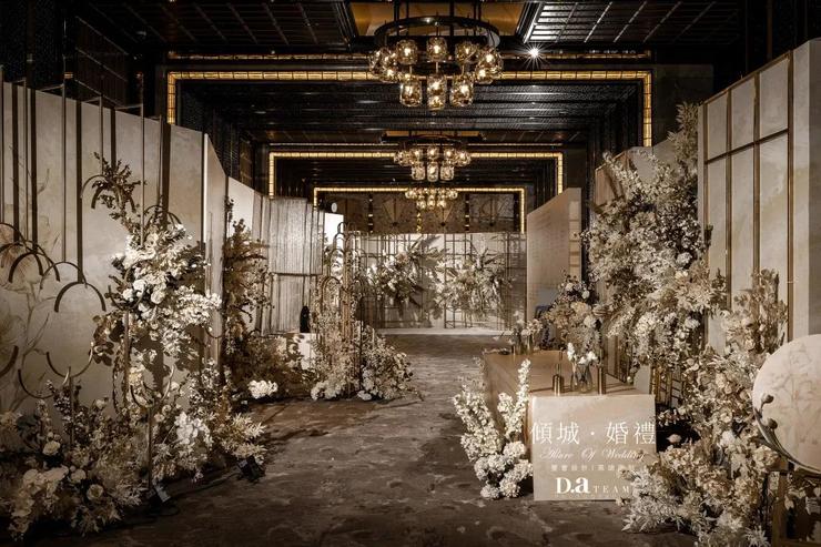 香槟色主题婚礼大屏幕视频,小饭店香槟色婚礼布置简约