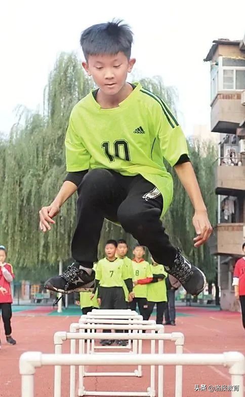 金杯闪闪,洛阳老城实验小学的体育特色很“哇塞”