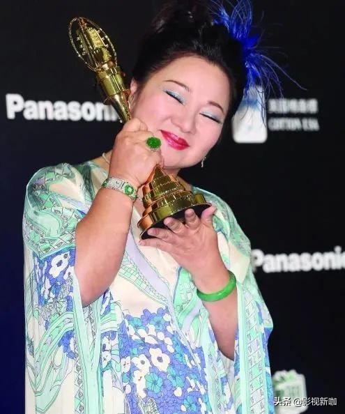 她是娱乐圈的特例，没有人比她还惨