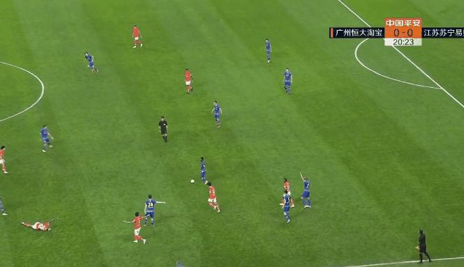 服了!比恒大失冠更值得深思:韩国金哨用3镜头,打脸中超裁判