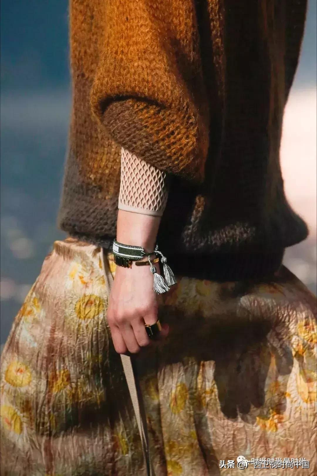 手镯是用石头搞出来的吗,手镯创造灵感