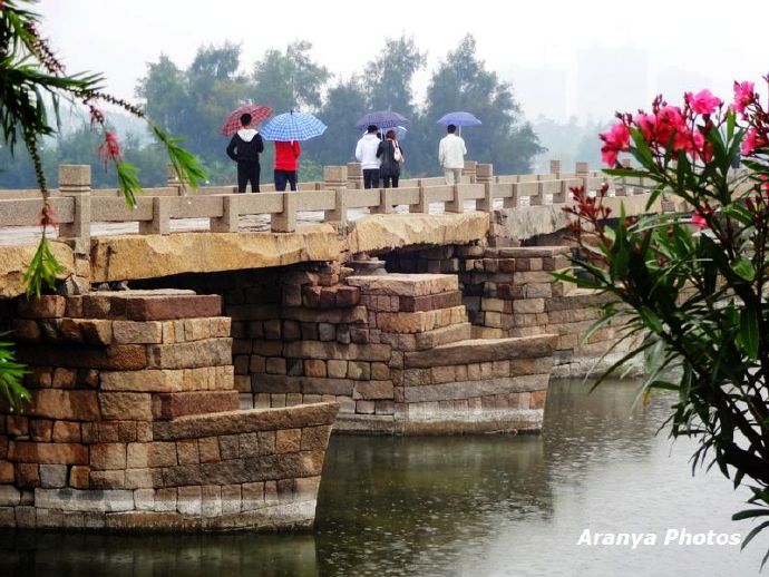 福建晋江安平桥视频,雨中安平桥