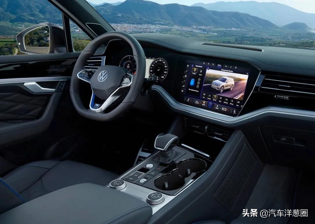 宝马发布全新车标,宝马蓝天白云标改黑白标