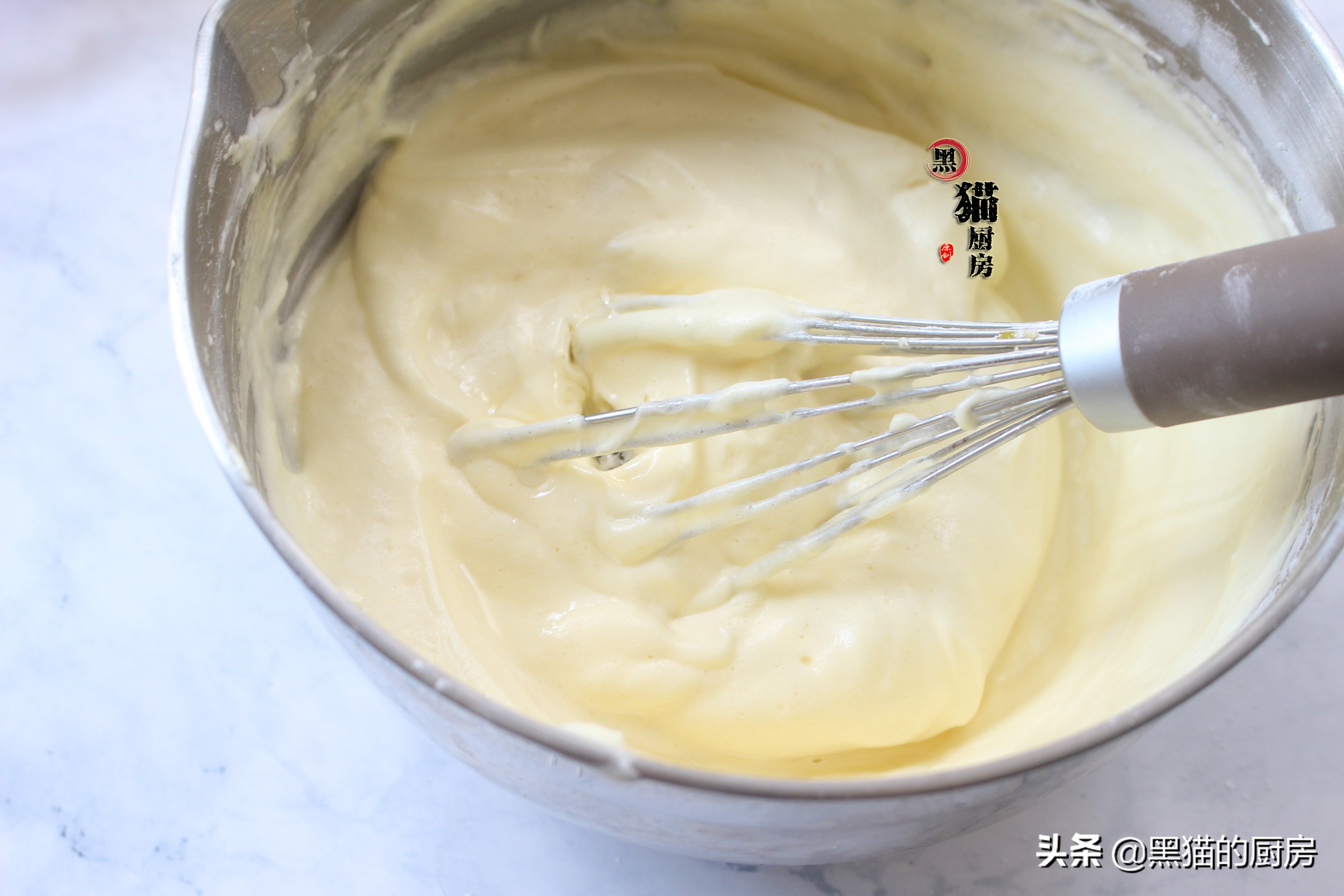 你做的蛋糕不够松软发不起来？记住这个小窍门，做的蛋糕又软又香