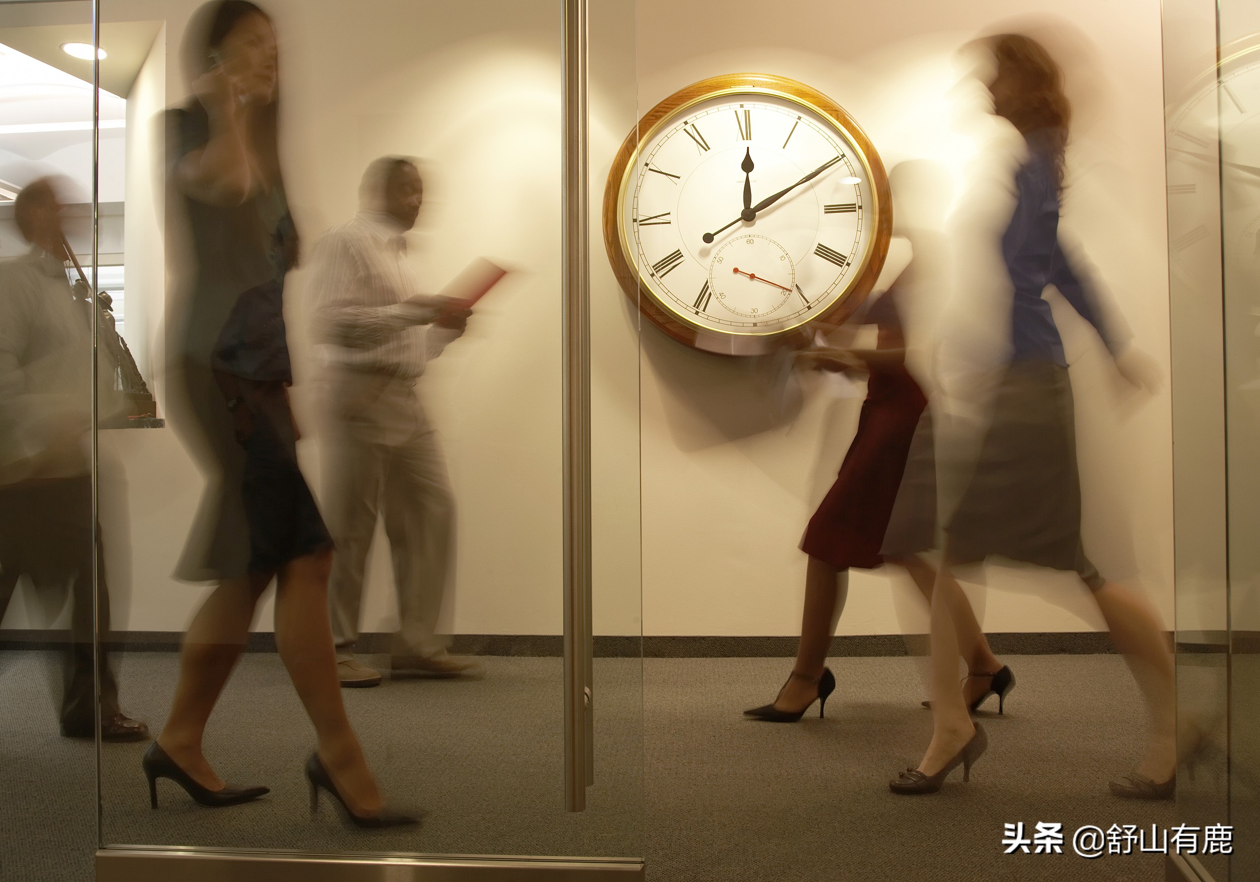 人到中年事业到了低谷怎么办,人到中年了赚钱少怎么办