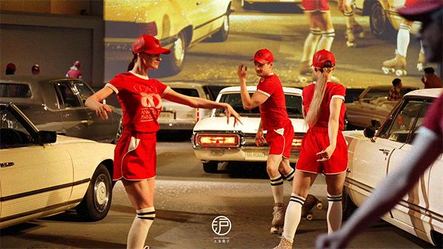 坐在车里看露天电影,坐在车里看电影也是一种享受