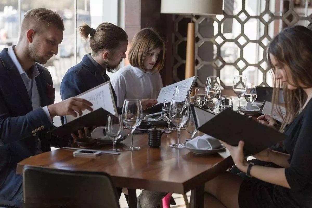 万达选拔人才标准：有无眼力劲，某80万年薪博士因情商低被开除