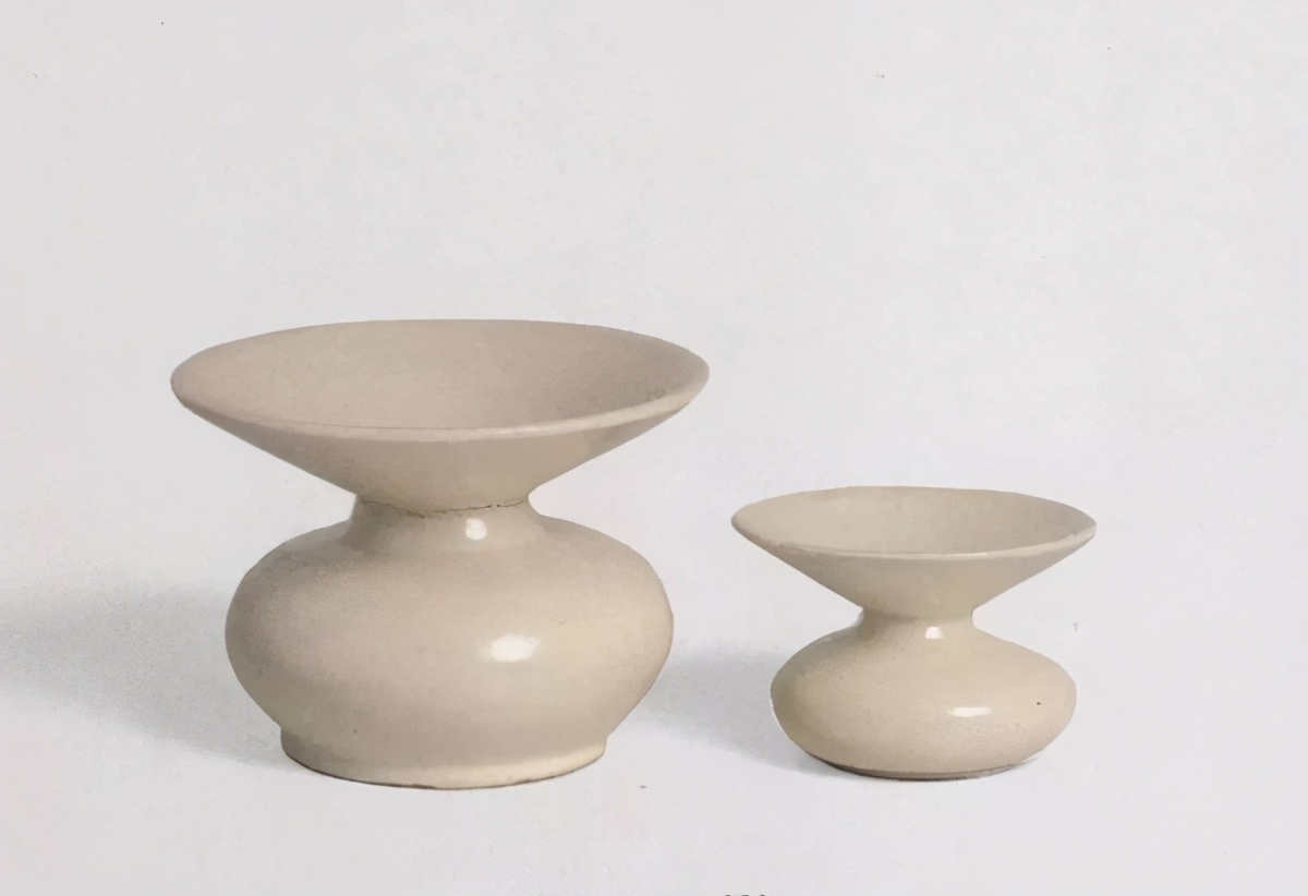 外国人的脑洞有多大？错把便盆当古董瓷器喝酒，像极了当年的酒具