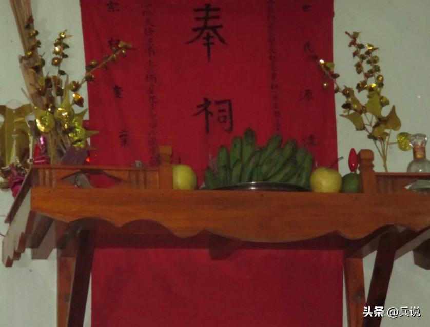 越南老兵重回当年战斗过的洞穴 (越南老兵回忆丛林战争)