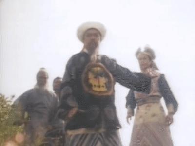 宝刀屠龙号令天下倚天不出,谁与争锋宝刀屠龙号令天下原句