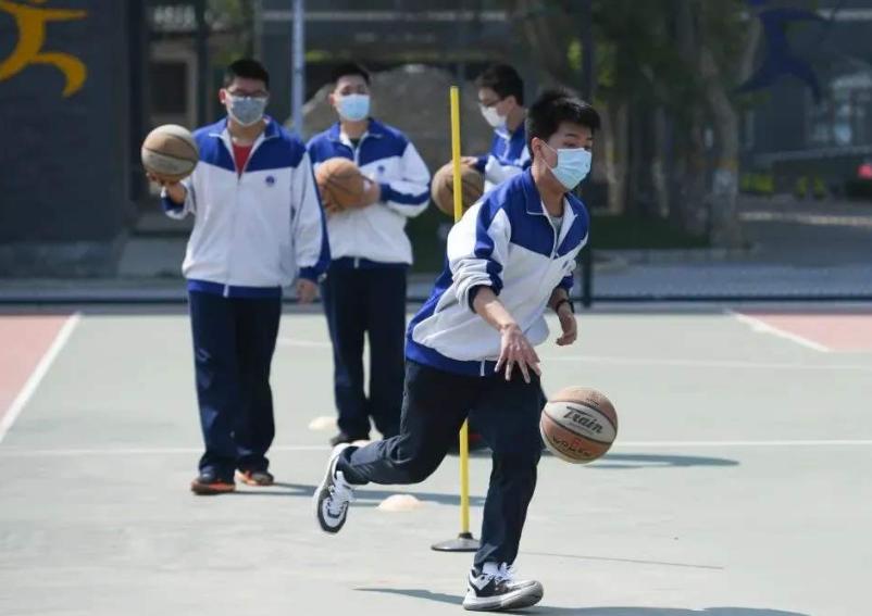 体育老师跑步有多快,体考1千米跑步的技巧