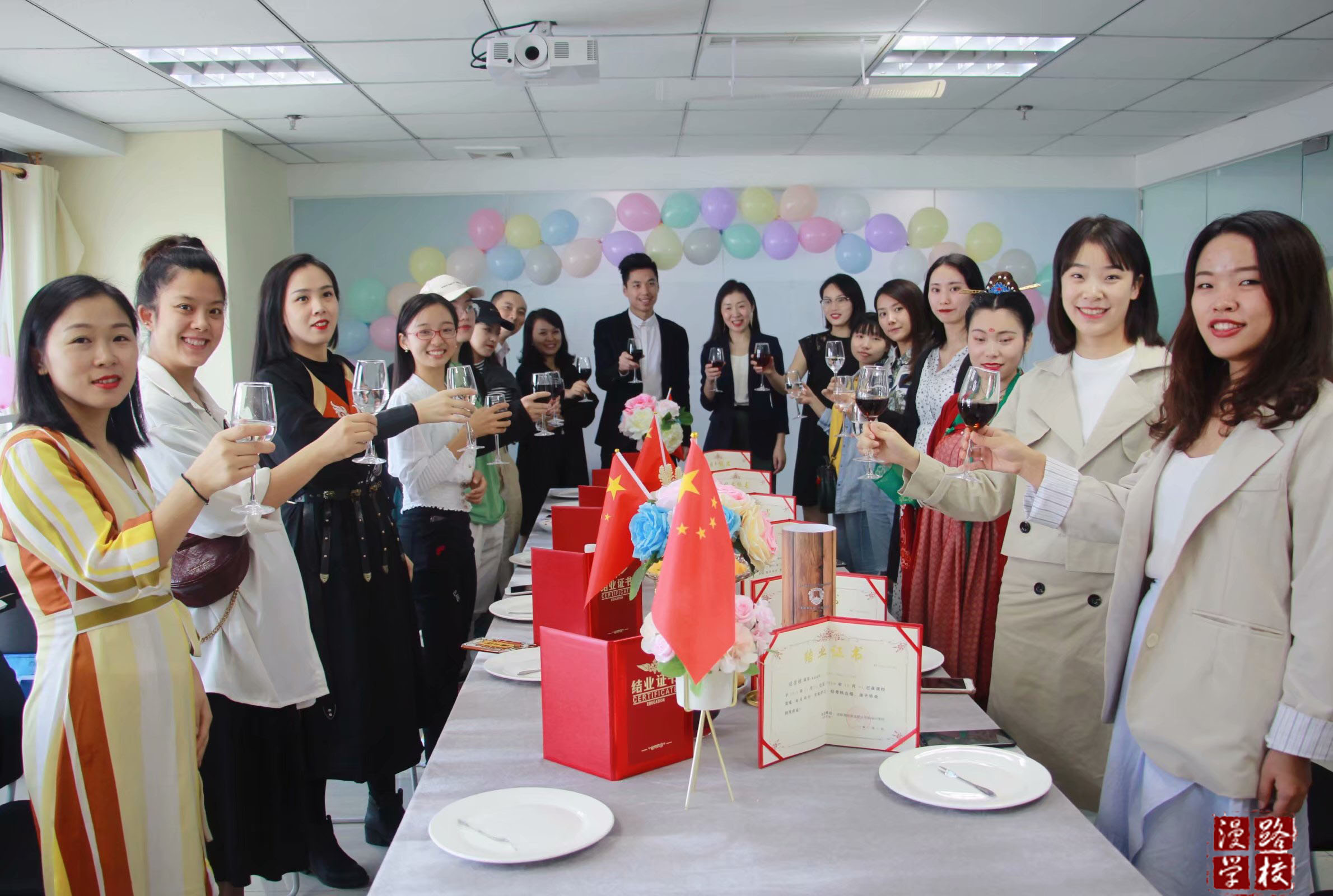 动漫服装色彩搭配,服装搭配师色彩教学