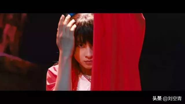 讲述换脸的电视剧,电影解说女人整容时的场景