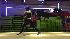 怎么减掉斜方肌变成一字肩,女人天鹅颈怎么练出来