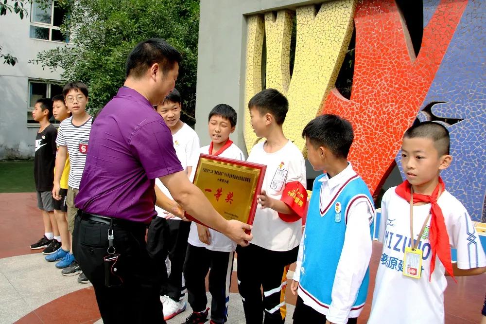 大江镇中心小学足球队视频,大江苑小学足球队