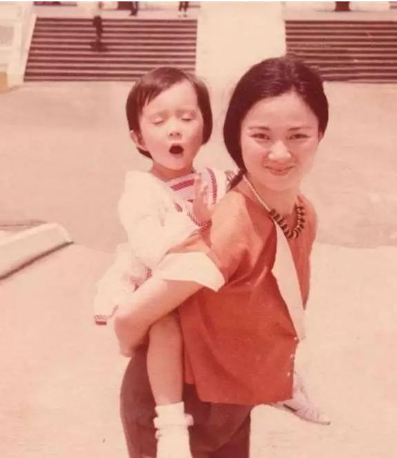 6位被绑匪胁迫的明星，刘嘉玲被绑拍照，刘德华被枪顶头拍电影