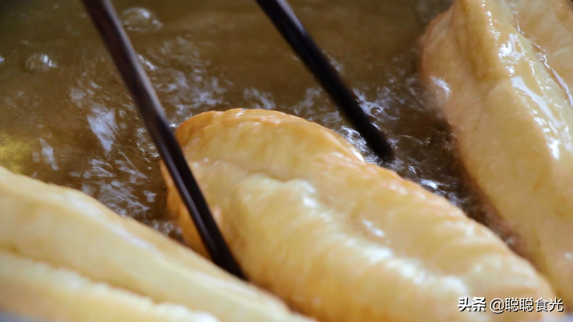 油条自发粉炸油条蓬松的全过程,炸油条用酵母好还是油条膨松剂好