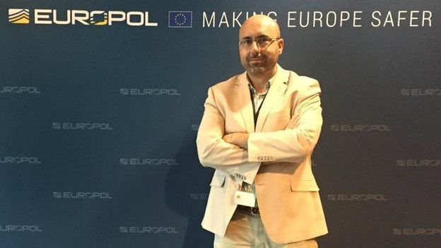 西班牙“致富”新途径：偷纸板，高利润催生42人组团“小偷公司”