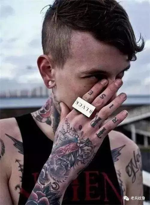 去纹身店点痣靠谱吗,去纹身店纹身有图就行吗