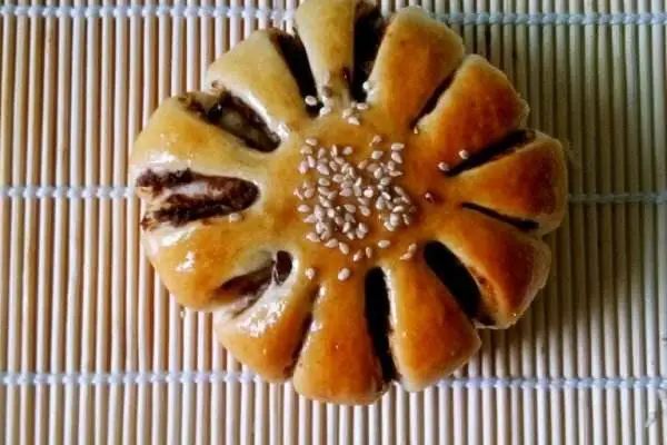 许家印120亿打造莲花形足球场,许家印恒大足球专业足球场