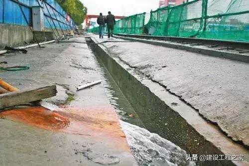 打混凝土时突下暴雨怎么办,混凝土过了12小时下大雨有问题吗