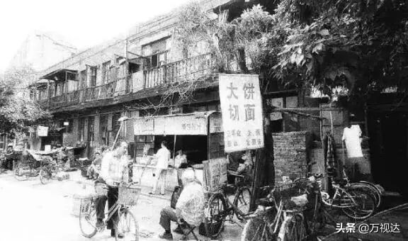 为何有的老人会说“穷河东，富河西，砸锅卖铁红桥区”？