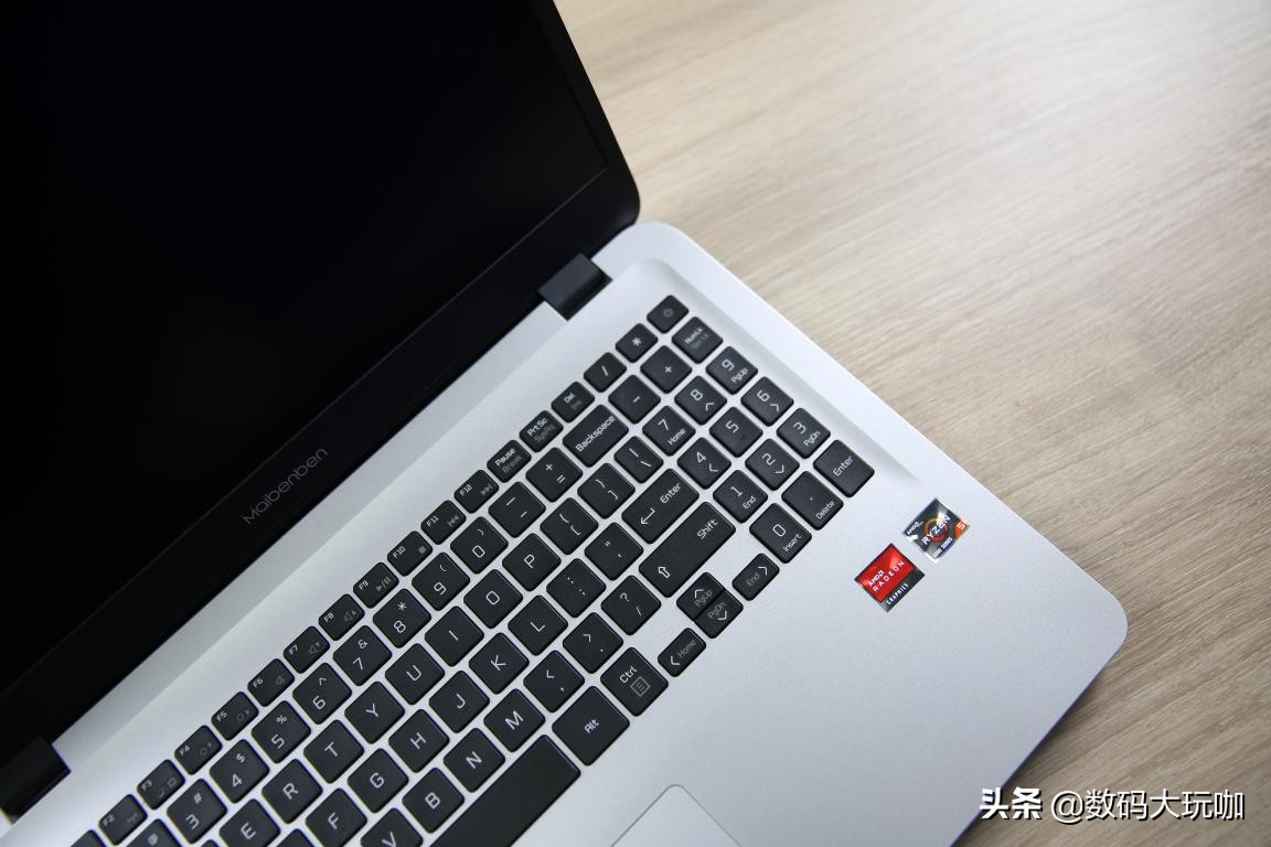 麦本本大麦m545六核锐龙r5,麦本本m545游戏本测试吃鸡