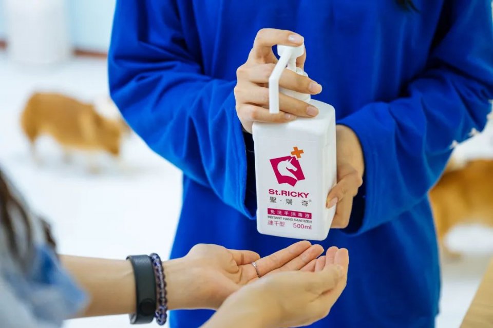 吸屁屁，短腿大耳肉嘟嘟，这家店进去就出不来了…