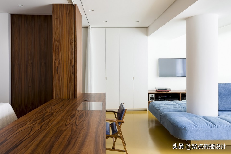 能在床中间加跟柱子，中国风水绝不允许！国外大师就是这么干的