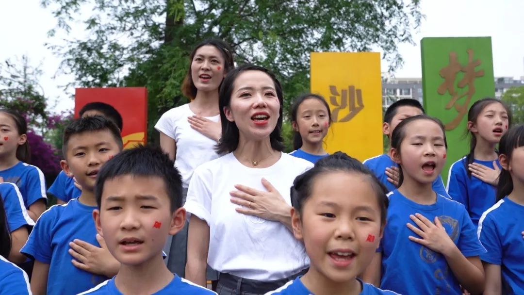 校园快闪歌曲完整版成都,快闪最感人的校园歌曲