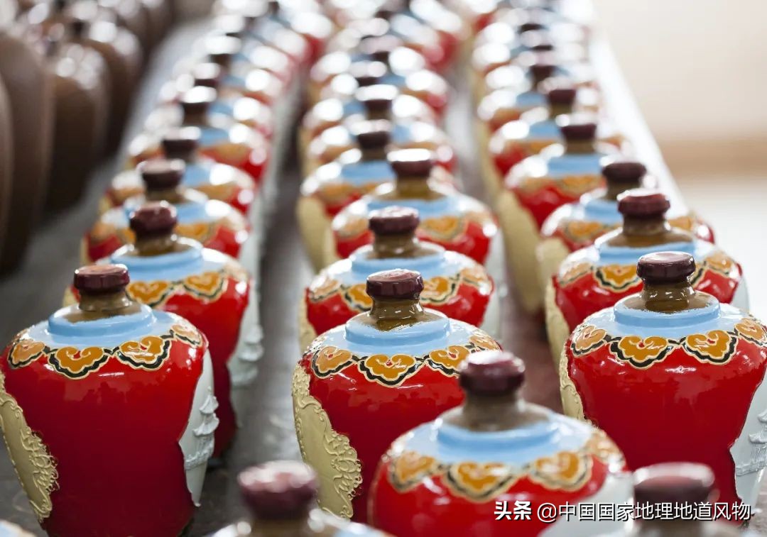 在酒缸里长大的人,泡在酒缸里的人