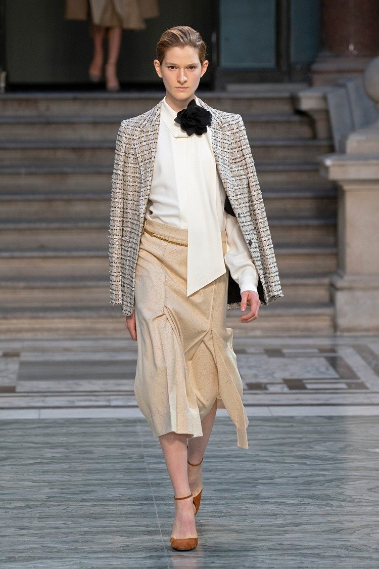 贝嫂单手抱小七的图片,贝嫂带小七走秀