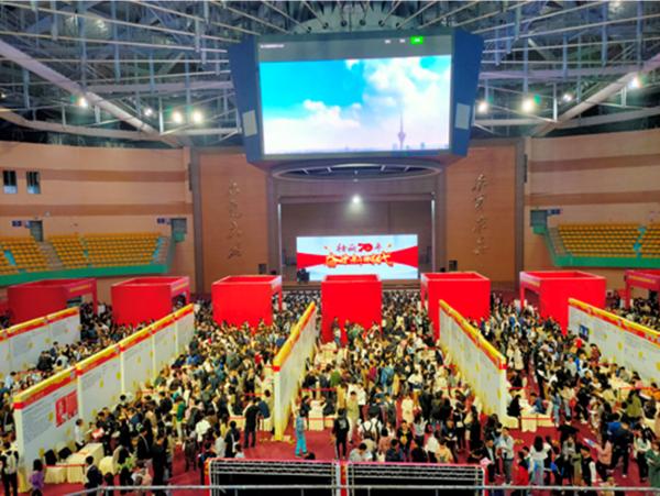 火了！125家大型国企携6000余个优质岗位，在四川这所高校上演抢人大战！